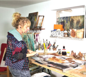 Kena Hüsers in ihrem Atelier